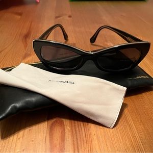 BALENCIAGA cat eye sunglasses